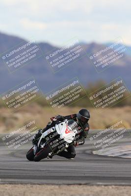 media/Nov-16-2025-Race Pace (Sun) [[8c5fa54630]]/Non Verified Riders (1st 20 Minutes)/5-Turn 15 (110pm)/